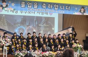 제17회 깊은샘유치원 졸업식(열매반 입장)
